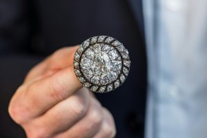 Des bijoux de plusieurs millions et une broche de Napoléon en vente à Genève