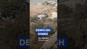 Des bulldozers israéliens démolissent des maisons à Silwan