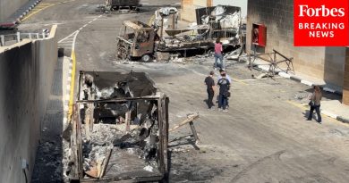 Des colons israéliens incendièrent des camions palestiniens en Cisjordanie