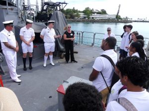 Des élèves de classes défense en immersion sur un patrouilleur australien