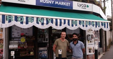 Des œuvres d'art au milieu des conserves : à Montreuil, le concept de cette supérette Lyca Mobile divise