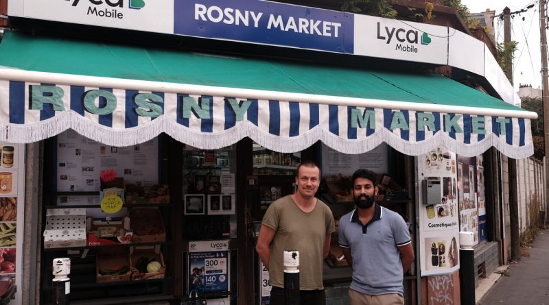 Des œuvres d'art au milieu des conserves : à Montreuil, le concept de cette supérette Lyca Mobile divise