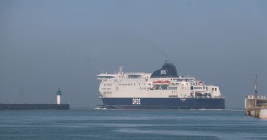 Des pompiers organisent un exercice incendie grandeur nature sur un ferry, 120 hommes et un hélicoptère mobilisés