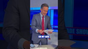 Des stars de Fox signent d'anciennes photos : 'Sortez d'ici !'