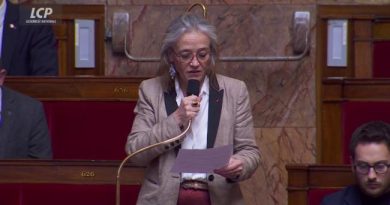 Dons aux associations : les députés transforment la 'niche Coluche' en crédit d'impôt