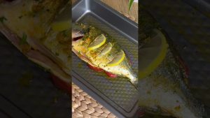 Dorada entière marinée au four : un délice à savourer !
