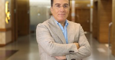 DR TOLGAHAN ALPAYDIN : Chirurgien esthétique à Izmir, Turquie, spécialisé en interventions faciales