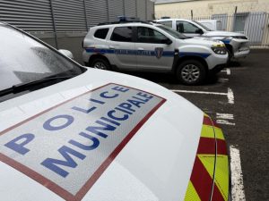 Dumbéa : une adolescente se jette du pont des Érudits, un policier municipal la réceptionne