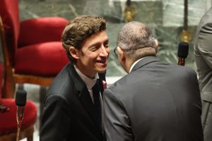 Éducation nationale : la suppression de 4 000 postes d'enseignants en 2026 divise la communauté éducative