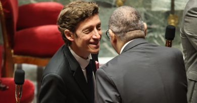 Éducation nationale : la suppression de 4 000 postes d'enseignants en 2026 divise la communauté éducative