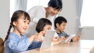 Éducation numérique : les élèves japonais préfèrent le clavier plutôt que l’écriture manuscrite