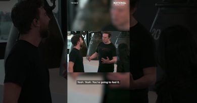 Elon Musk fait une apparition lors du lancement de SpaceX