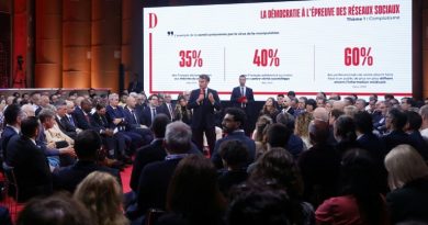 Emmanuel Macron vient à Toulouse "sonner le tocsin" sur les réseaux sociaux