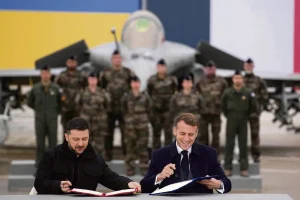 En plein scandale de corruption, Volodymyr Zelensky obtient 100 Rafale d'Emmanuel Macron - L'Humanité