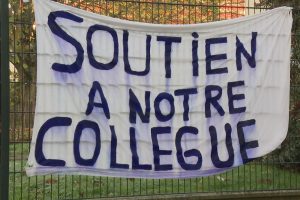 Enseignant menacé de mort à Rennes. "C'est intolérable", 200 personnes au rassemblement de soutien devant l'école primaire