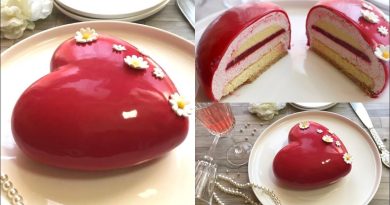 Entremets Fraises-Framboises au glaçage miroir éclatant