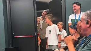 Épouse de Djokovic interrompt conférence : il dénonce des 'fake news'