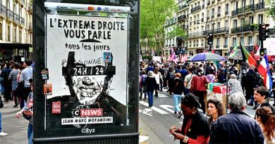 Et mon nombril, tu l'aimes mon nombril ?