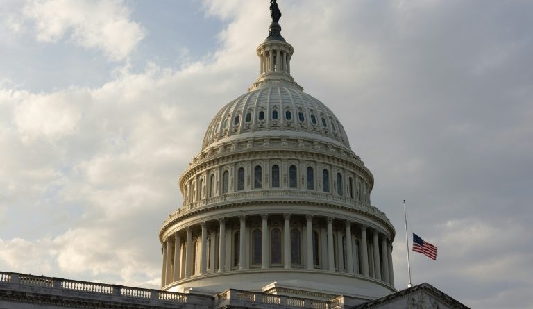 Etats-Unis: accord provisoire au Sénat pour mettre fin à la paralysie budgétaire