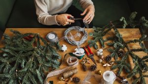 Fabriquer pour noël sa déco de maison : couronne, sapin , objets déco avec Carole Leroy de Carole Naturelle - ICI