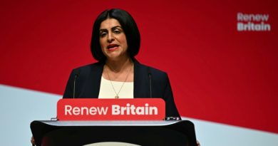 Face à l'extrême-droite, Londres annonce une vaste réforme pour dissuader les migrants