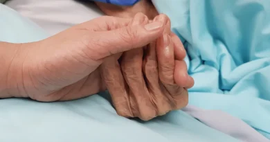 Fin de vie : le Tāvini demande la suspension de l'application de la loi nationale