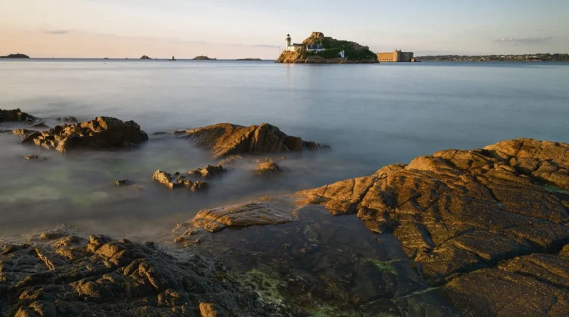 « Finistère » d’Anne Berest : un roman du « nous » détourné par le « je » - L'Humanité