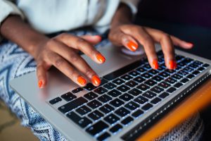 Formation en Guadeloupe : les femmes et les plus diplômés recourent plus souvent à la formation