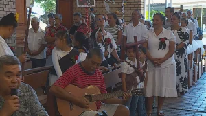 Forte affluence dans les églises polynésiennes et les cimetières pour la Toussaint
