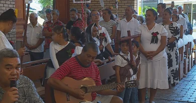 Forte affluence dans les églises polynésiennes et les cimetières pour la Toussaint