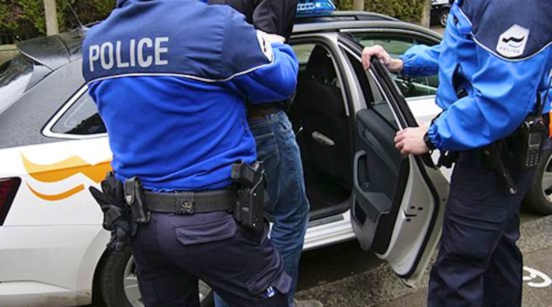 Fribourg: Deux automobilistes sans permis pincés en une heure