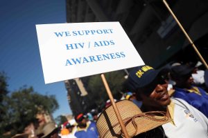 La lutte contre le sida menacée, Macron pourrait ne pas assister au sommet de Johannesburg