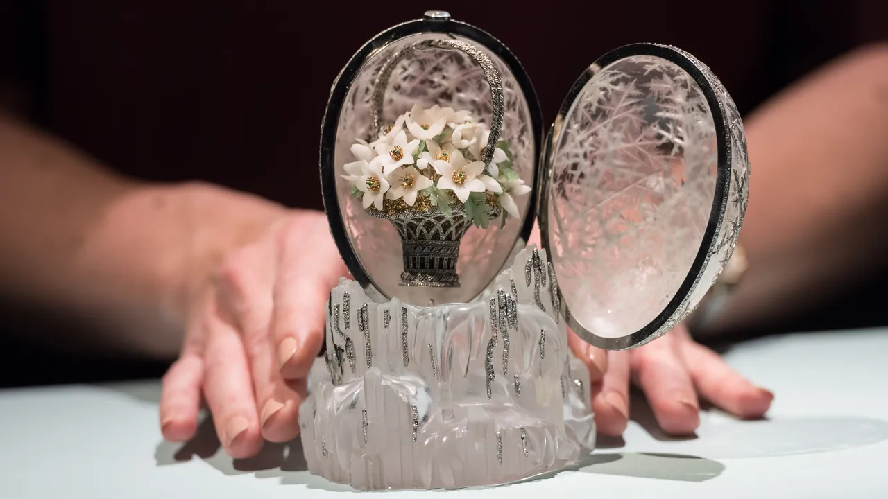 L'Œuf d'Hiver de Fabergé, créé pour le tsar Nicolas II, aux enchères à Londres.
