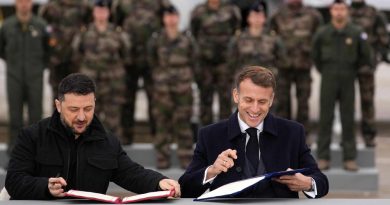 Guerre en Ukraine : accord "historique", "message fort envoyé au Kremlin"… Kiev s’engage à commander 100 Rafale à la France