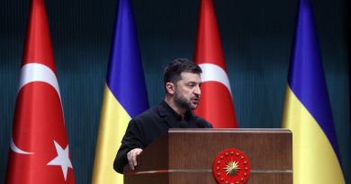 Guerre en Ukraine : après l'annonce d'une "nouvelle version améliorée" du plan américain, Zelensky salue les avancées des pourparlers mais estime qu'une "paix réelle" nécessite "beaucoup plus"