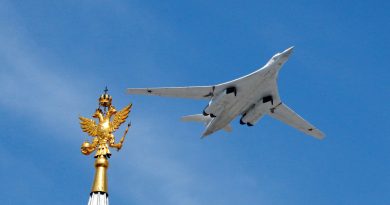 Guerre en Ukraine : « un avion subsonique de dernière génération », c’est quoi le bombardier furtif « Poslannik » développé par la Russie ?