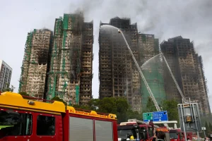 Hong Kong en deuil compte ses morts après le terrible incendie à Tai Po