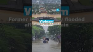 Hue, ancienne ville impériale du Vietnam, inondée après des pluies records