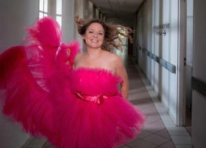 Humour : entre rires et fragilités, Constance livre son « Inconstance » dans l’Orne