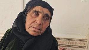 Hussein et sa mère paralysée : amour et dévouement face à l'adversité