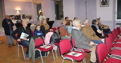 Quelques personnes ont répondu à l'invitation du maire