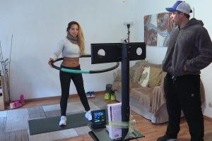 INSOLITE. Elle veut battre le record du monde de Hula-hoop dans son salon, "c'est de la motivation et un espoir"