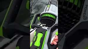 Il a plongé dans une rivière inondée et m'a poursuivi en justice.