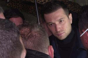 "Il n'est pas tout seul face à cette déferlante" : en soutien au lycéen qui a enfariné Jordan Bardella, des syndicats prennent la parole