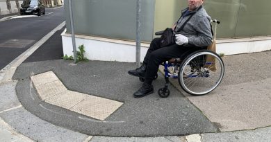 "Il y a encore beaucoup de travail" : en fauteuil, un habitant donne son avis sur l'accessibilité à Elbeuf