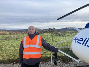 Ils changent 88 pylônes et 95 km de câbles électriques entièrement… par hélicoptère