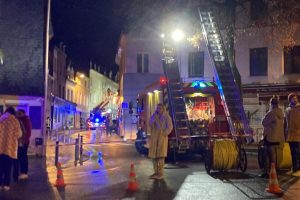 Impressionnant incendie dans le centre-ville de Rouen : deux personnes "très grièvement touchées" sauvées par les pompiers