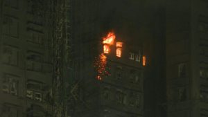 Incendie de Hong Kong: 94 morts, les recherches de disparus s'achèvent dans les décombres