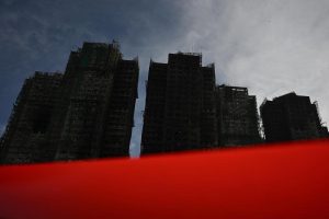 Incendie géant de Hong Kong : 128 morts, les flammes seraient parties des filets de protection