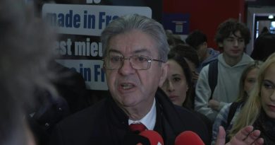 Incidents à la Philharmonie : Mélenchon refuse de condamner